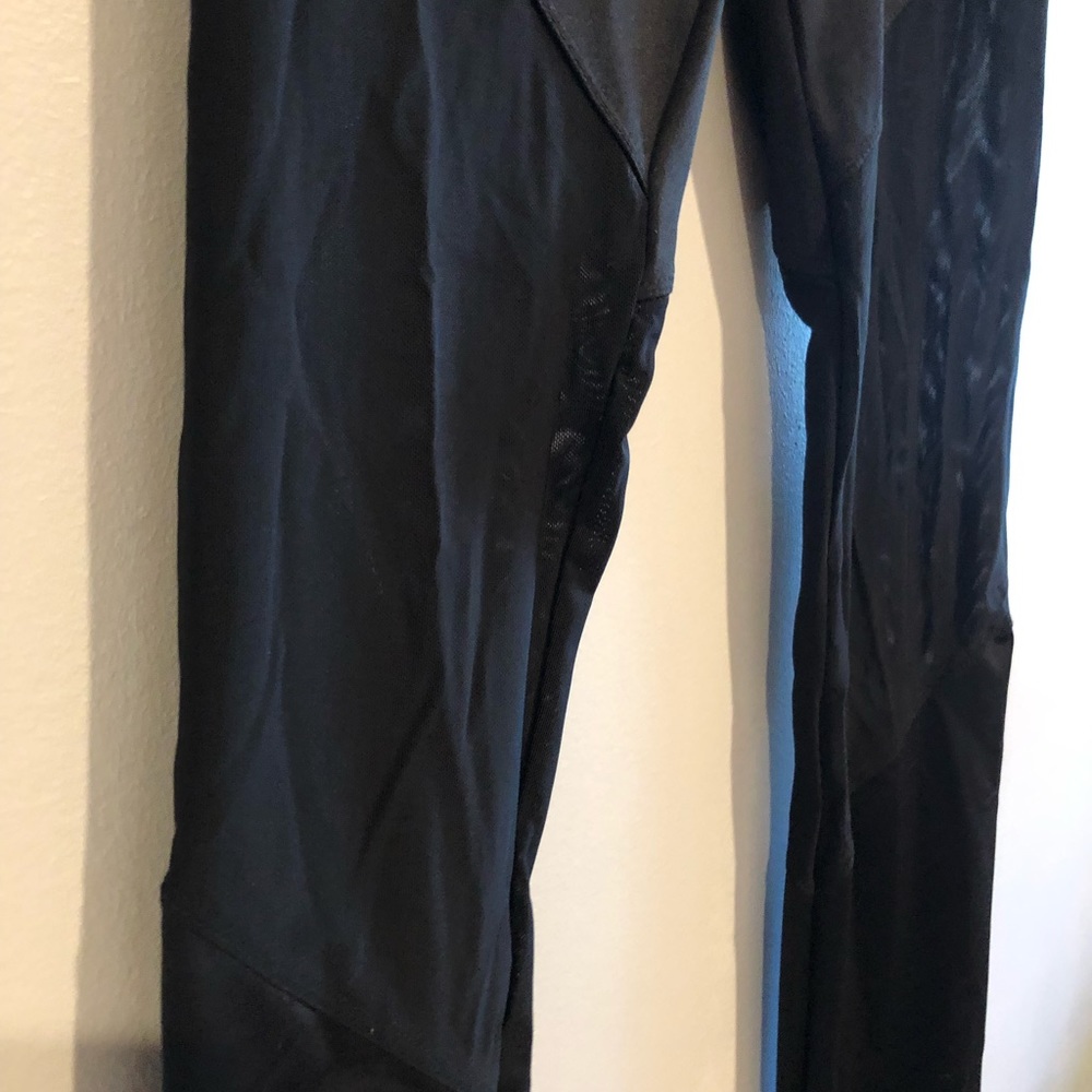 Black sheer paneled work out leggings - Picture 2 of 3